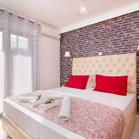 Mouses Thassos * Limenas (Thasos)